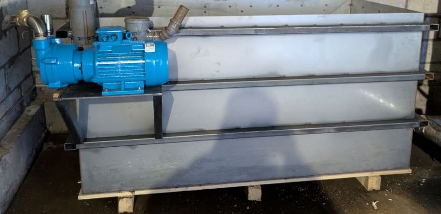 Вакуумный насос и бак